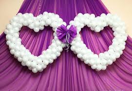 This is a fun twist to your reception decorations. 6 Super Cool And Incredible Wedding Balloon Decoration Ideas