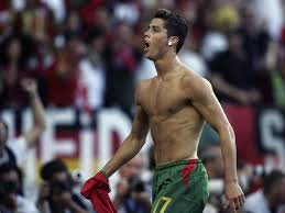 Cristiano ronaldo verwandelte im finale der champions league ende mai den entscheidenden elfmeter, riss sich sein trikot vom oberkörper und präsentierte, was sich darunter verbirgt: Deshalb Ist Cr7 Eine Coole Socke Und Ein Netter Kerl Ligalive