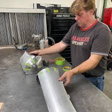Chip Foose tại gara trong chương trình Overhaulin.