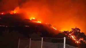 Φωτιά σε εγκαταλελειμμένο ιδιόκτητο χώρο ξέσπασε σήμερα το πρωί στην περιοχή της κυψέλης. Fwtia Sth Mytilhnh Triplo Metwpo Ths Pyrkagias Se Batoysa Antissa Kai Moria Cnn Gr
