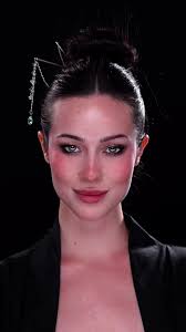 Riuscite a indovinare l’iconico film? 🎥🖤 È trascorso un po’ di tempo  dall’ultima volta che vi ho proposto questo formato, e mi sembra  l’occasione perfetta per riprenderlo. Scrivetemi quali altri film ...