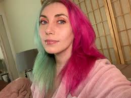 Absolutely dying to dye her hair