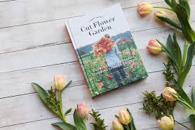 How to start a cut flower garden. The Cut Flower Garden Grow Harvest And Arrange Stunning Seasonal Blooms Benzakein Erin Chai Julie Waite Michele M Amazon De Bucher