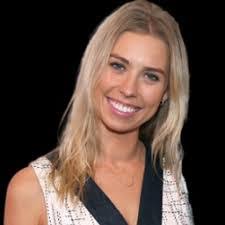 Amy Farr's Instagram, Twitter & Facebook