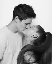 Según destacan medios locales, tanto la joven como su familia vivieron un dramático momento cuando el agresor mostró su deseo de. Ariana Grande Se Caso Con Dalton Gomez Tras Un Noviazgo De Un Ano Infobae