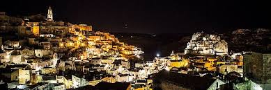 Overlooking the ionian sea to the east, it borders with the geographically, it is divided in two parts: Matera Europaische Kulturhauptstadt 2019 Domradio De Katholische Nachrichten