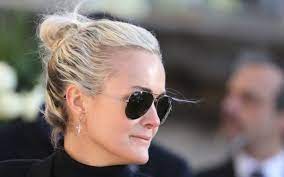 Johnny hallyday et laeticia ont traversé bien des épreuves et on se demande ce qui pourrait les séparer aujourd'hui. Interview De Laeticia Hallyday Au Point Les Coulisses D Une Interview Hors Normes Le Parisien