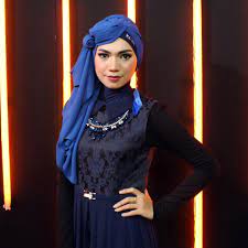 Indah Nevertari Jilbab Biru Jauhari Net