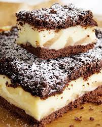 Fiecare bila de aluat o intindem pe masa cu faina, cu sucitorul. Prajitura Cu Cacao Mere Si Budinca De Vanilie Agendautila
