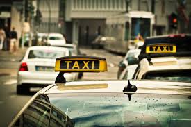 Usługi taksówkarskie rozliczane ryczałtem w pliku JPK_V7