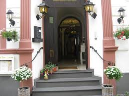 The property is situated in the bernkastel. Hotel Restaurant Germania Bernkastel Kues