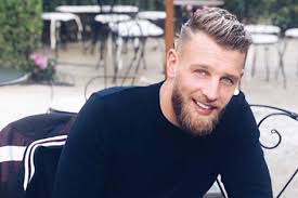 Photos Surprise Jordan Les Ch Tis S Est Marie Tele Realite Coiffure Homme Relations Publiques