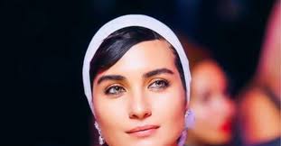Tuba büyüküstün, 5 temmuz 1982 tarihinde i̇stanbul'da doğmuştur. Tuba Buyukustun Den Turkiye Nin Saglik Sistemine Ovgu Tuba Buyukustun Kimdir Fotomac