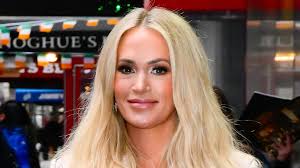 Maya da Costa, Myra Molloy to Star in Hayley Kiyoko's 'Girls Like Girls'  Movie