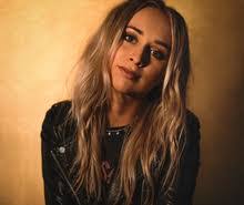 Melanie Dyer's Instagram, Twitter & Facebook