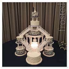Wedding Cake With Fountain And Staircase Fountain Wedding Cakes Big Wedding Cakes Wedding Cakes Vintage
