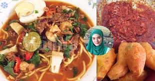 Kisar halus bahan bertanda (*) panaskan minyak, tumis bahan kisar halus sampai wangi, kemudian masukkan rempah kari daging dan taucu. Mee Rebus Mama Punyalah Sedap Boleh Ulang Makan 5 Kali Sehari Mingguan Wanita