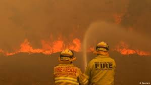 Las áreas moderadamente afectadas fueron el sudeste de queensland y el sudoeste de australia occidental , así como partes de tasmania y del territorio de la capital australiana que se vieron levemente afectadas. Tres Muertos Por Los Incendios Forestales En Australia El Mundo Dw 09 11 2019