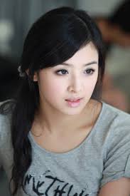 Lan Lăng Vương Phi" hao hao giống Lâm Y Thần