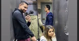 منة عرفة تعلن خطوبتها على هذا الفنان بعد أيام من خطوبة علي غزلان. Ù…Ù†Ø© Ø¹Ø±ÙØ© ØªØªØ¹Ø±Ø¶ Ù„ÙˆØ¹ÙƒØ© ØµØ­ÙŠØ© ÙˆÙ†Ù‚Ù„Ù‡Ø§ Ù„Ø£Ø­Ø¯ Ù…Ø³ØªØ´ÙÙŠØ§Øª Ø§Ù„ØªØ¬Ù…Ø¹ Ø§Ù„Ø®Ø§Ù…Ø³ Ø§Ù„ÙŠÙˆÙ… Ø§Ù„Ø³Ø§Ø¨Ø¹