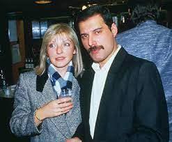 Mary austin et freddie mercury. Freddie Mercury Mary Austin La Femme Qui A Bouleverse La Vie Du Leader De Queen