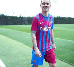 Le nouveau maillot du barça s'inspire de l'écusson du club, conservant l'essence des couleurs de barcelone. Nike Devoile Le Nouveau Maillot Domicile 2021 2022 Du Fc Barcelone Sportbuzzbusiness Fr