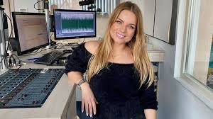 Discover laura cserpes net worth, biography, age, height, dating, wiki. Cserpes Laura Minden Nyaron Dolgoztam A Gyarban Ismerem Edesapam Szakmajanak Csinjat Binjat Nlc