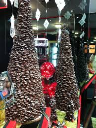 La Pyramide De Chocolats De La Chocolaterie Fink A Poitiers Chocolaterie Chocolat Tout Chocolat