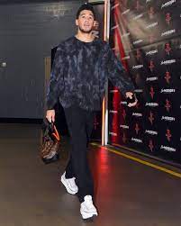 Devin booker leaves flirty comment on kendall jenner's easter outfit instagram: Leaguefits On Twitter This Is A Fashion Account But I Need Y All To Know Devin Booker Is Otw To Joining The 50 40 90 Club This Season All Star Https T Co O1gz7pr3ae