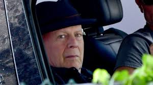 Glenn Gordon Caron over hartverscheurende toestand van zijn goede vriend  Bruce Willis: "De levensvreugde is verdwenen" MovieMeter.nl