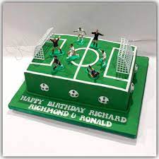 Make an astroturf backdrop for your football cupcakes using coconut tinted with green food coloring. Remisek Bakes Football Field Cake Facebook