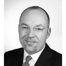 Entre sus personajes más recordados están morfeo en ambas entregas de matrix, gamabunta en naruto y el tío ben el el hombre araña 2 y 3. Dr Arturo Casanova Rechtsanwalt Steuerberater Offentliche Urkundsperson Hasler Leu Casanova Xing