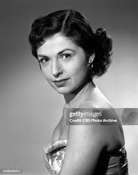 20 Ellen Mckay Photos & High Res Pictures