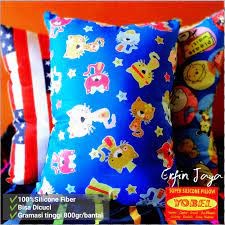 Selain karena seratnya yang super tipis tadi, tingkat kenyamanan dari bantal microfiber dipastikan jauuuh lebih tinggi dari bantal dengan bahan fiber lainnya, jadi wajar harga sedikit lebih mahal dari bantal silikon dan dakron, bantal microfiber tidak mudah kempes. Bantal Tidur Dewasa Karakter Yobel Motif Acak Bantal Dacron Bantal Dakron Lazada Indonesia
