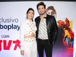 Após o término de seu noivado de 12 anos com luan. Ao Lado De Sua Namorada Jade Magalhaes Luan Santana Arranca Suspiros No Lancamento De Seu Novo Dvd Tv Verdes Campos Sat