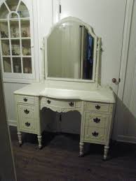 Pin By Jill Smith On Ideas For Papaw S Furniture To Be Used In Guest Room Bedroom Vanity Set White Bedroom Vanity Shabby Chic Dresser