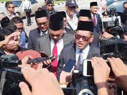 Datuk seri ahmad faizal azumu has tendered his resignation as the perak mentri besar. Ahmad Faizal Azumu Resigns As Perak Mb