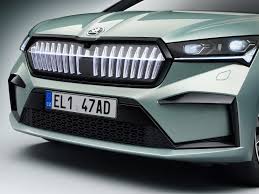 Check specs, prices, performance and compare with similar cars. Elektrischer Skoda Enyaq Die Zukunft Leuchtet Kicker