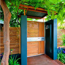 Below you will find a summary of the benefits, main options and some design ideas we handpicked for you along with beautiful photos. Welcoming Garden Gate Designs