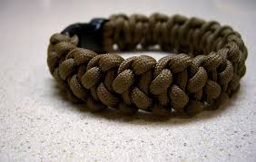 Learn how to make a paracord pipa knot. Stormdrane S Blog Cobbled Solomon Bar Paracord Bracelet