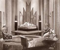 Art Deco An Influential Visual Arts Design Style Which First Appeared In France During The 1920s Flourished Inte Art Deco Zimmer Art Deco Stil Deko Interieur