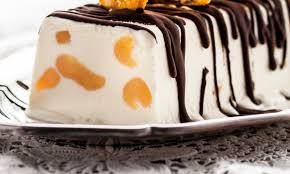 Mescolate la panna rimasta con le fragole tagliate a pezzettini piccoli. Bianco Nero O Al Latte Tre Ricette Per Un Imbattibile Semifreddo Al Cioccolato Vivi Cafe Desenzano Del Garda