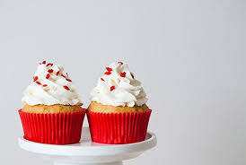 Diy Cupcakes Surprise St Valentin Par Aurelie Du Blog Lilie Bakery Valentines Bakery Diy Cupcakes Bakery