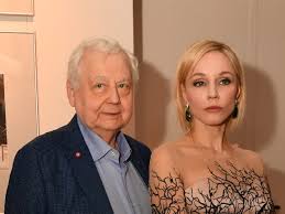 Марина, можно сказать, что находится в самом расцвете лет. Zudina Snyalas V Eroticheskom Trillere Ekspress Gazeta