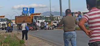 Jun 01, 2021 · motor kaputunu açan sürücü yaklaşık bir buçuk metre uzunluğunda yılanı görünce çıkarmak istedi. Mugla Bodrum Da Korkunc Kaza Adam Kamyonun Altinda Kaldi