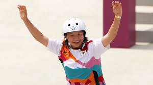Momiji nishiya of team japan celebrates during the women's street final on day three of the tokyo 2020 olympic games at ariake urban sports park on july 26, 2021 in tokyo, japan. R5ud4vp1dcbsqm