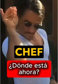 Chef Famoso Poniendo Sal Alas Carnes