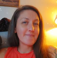 What assistance is available for single mothers in Hertford for rent,  deposit, and job search?