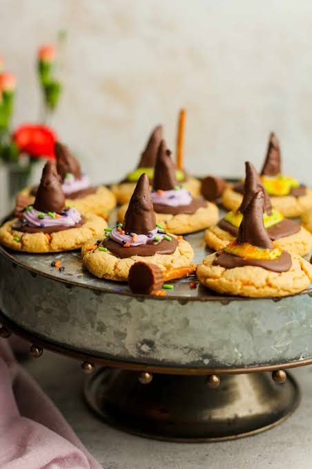 Peanut Butter Witch Hat Cookies - SueBee Homemaker