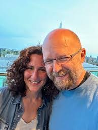 Shelley Donohue's Instagram, Twitter & Facebook